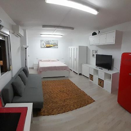 Estudio Frente A Estacion Maria Zambrano Малага Экстерьер фото